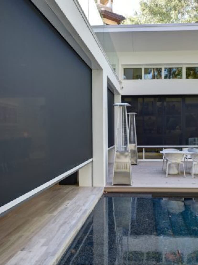 Phantom vertical retractable screen